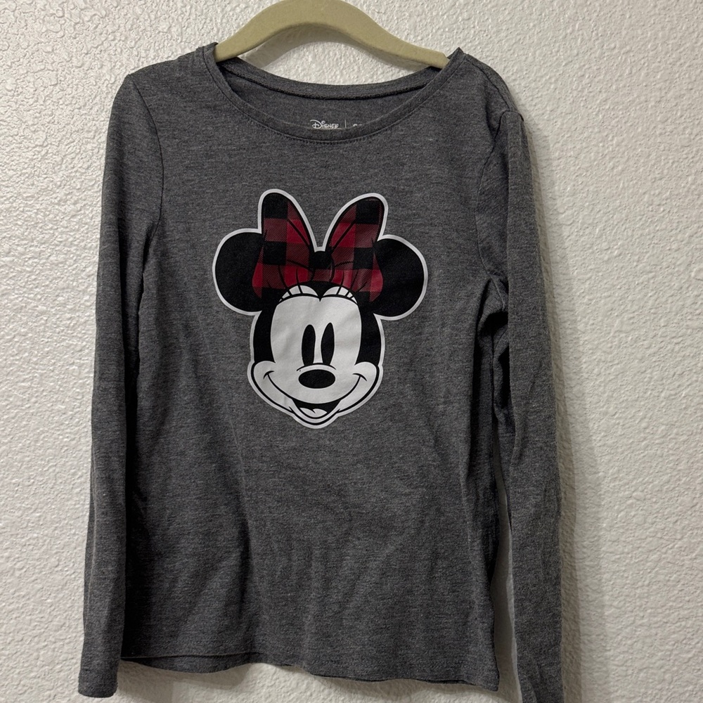 Disney Minnie Mouse tshirt
Size 6x
Holiday bow